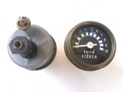 Air pressure gauge with the sign PV3S, Zetor