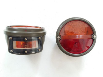 Svetlo zadné kruhové 2-dielne ľavé oranžovo-červené s osvetlením ŠPZ
