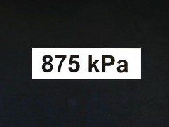 Samolepka tlak 875 kPa